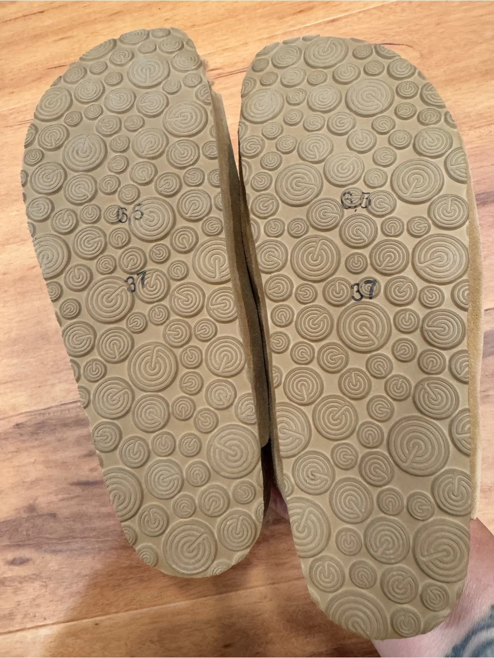 Genuins Scalloped Suede Faux Fur Lined Sandals - Size 37 (US 6.5)